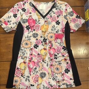 Floral alpaca Print Scrub Top